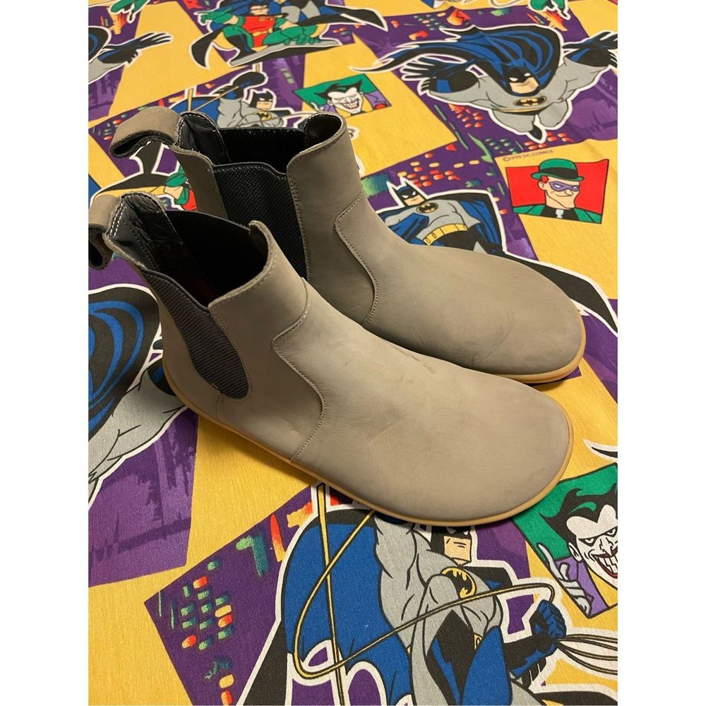 Vivo barefoot boots size 6.5 (37) GUC